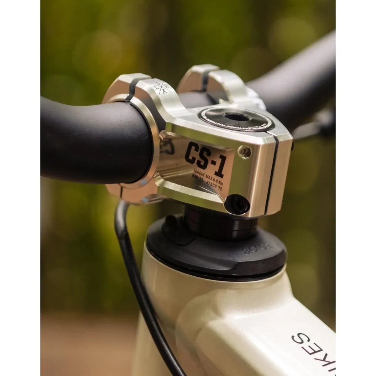 LOOSE RIDERS nosilec krmila CS-1, Silver
